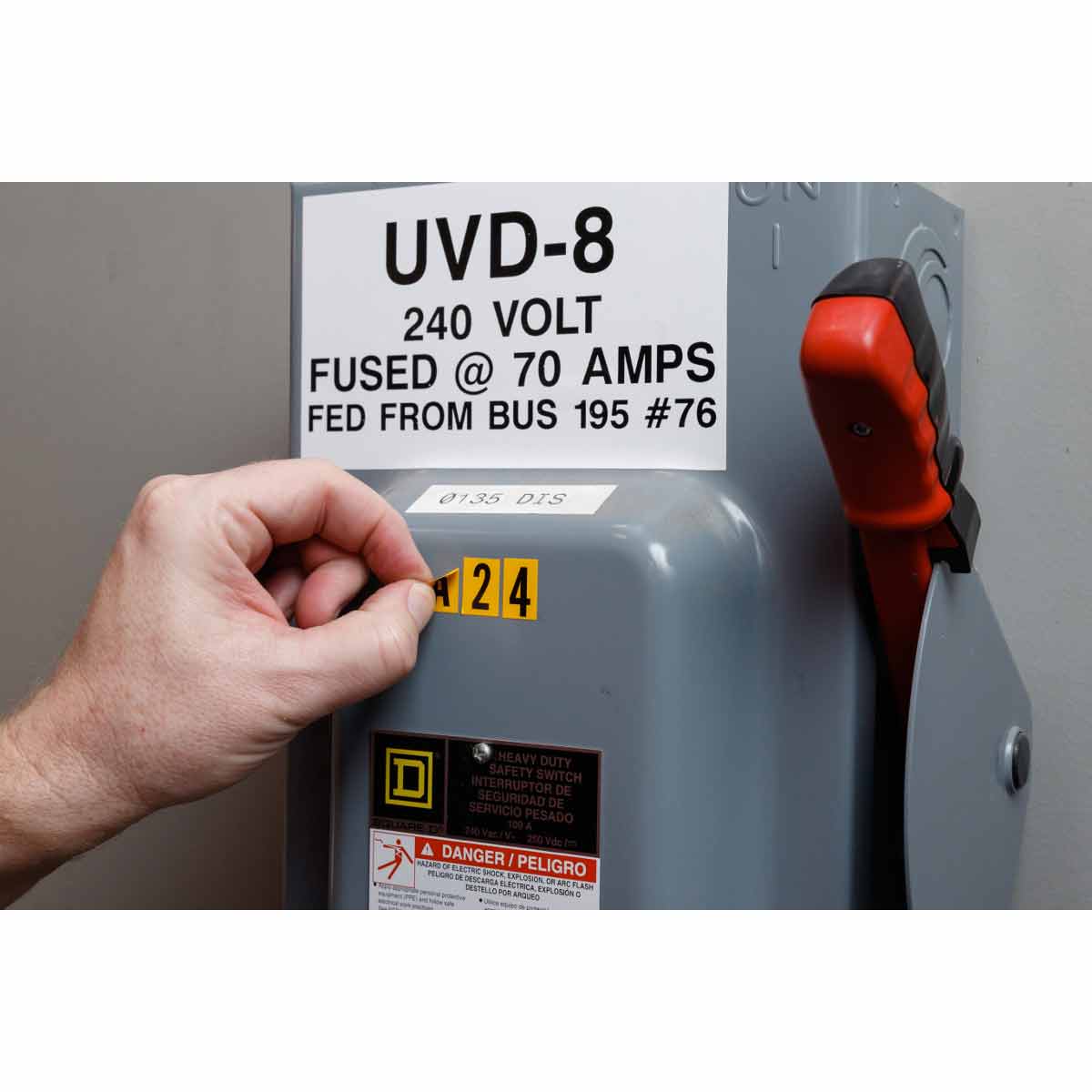 Brady 1520-1 Identical numbers and letters on one card for indoor and outdoor use 044001